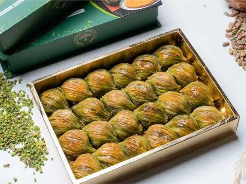Midye Bakalva with Cream & Pistachio Box
